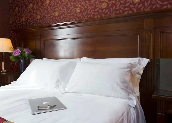 Elysees Niel Hotel